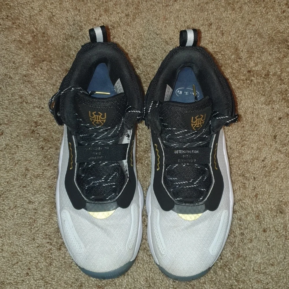 Adidas Don Mitchell D.O.N. Issue 3 Sneakers sz 9.5